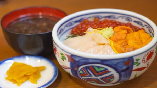 函館のシーフード・シンフォニー：日本のシーフード天国を巡る料理の旅