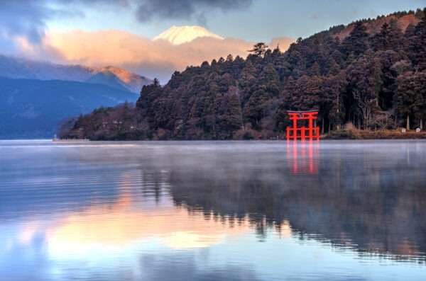 Jadual Perjalanan Hakone 3 Hari: Perjalanan Melalui Alam Semula Jadi dan Mata Air Panas